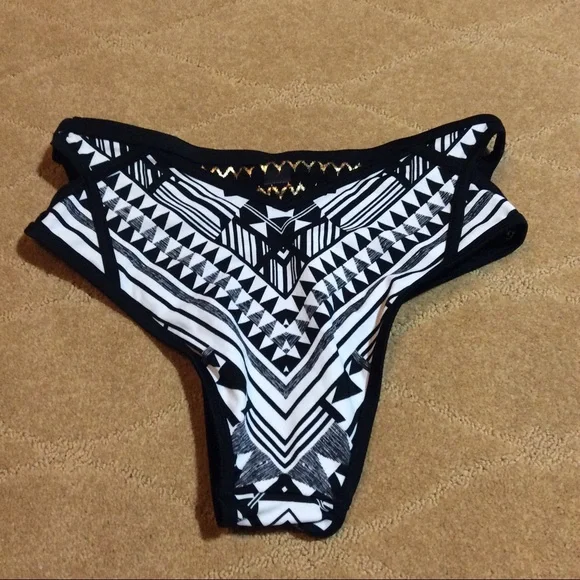 Ashley Graham X S4A NWOT Roaring Swim Bottom, 4 - Picture 5 of 7